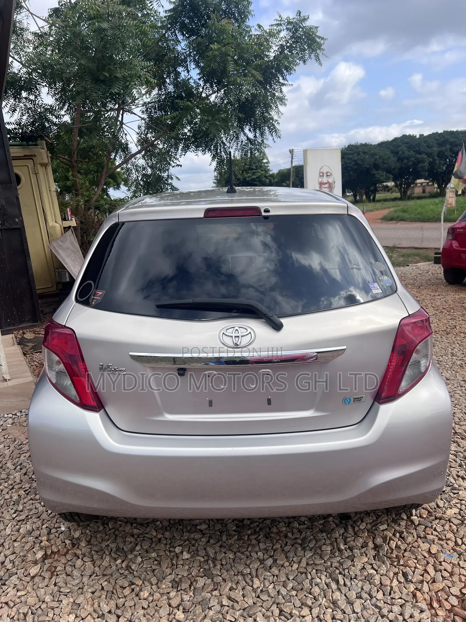 Toyota Vitz 1.3 AWD 5dr 2013 Beige