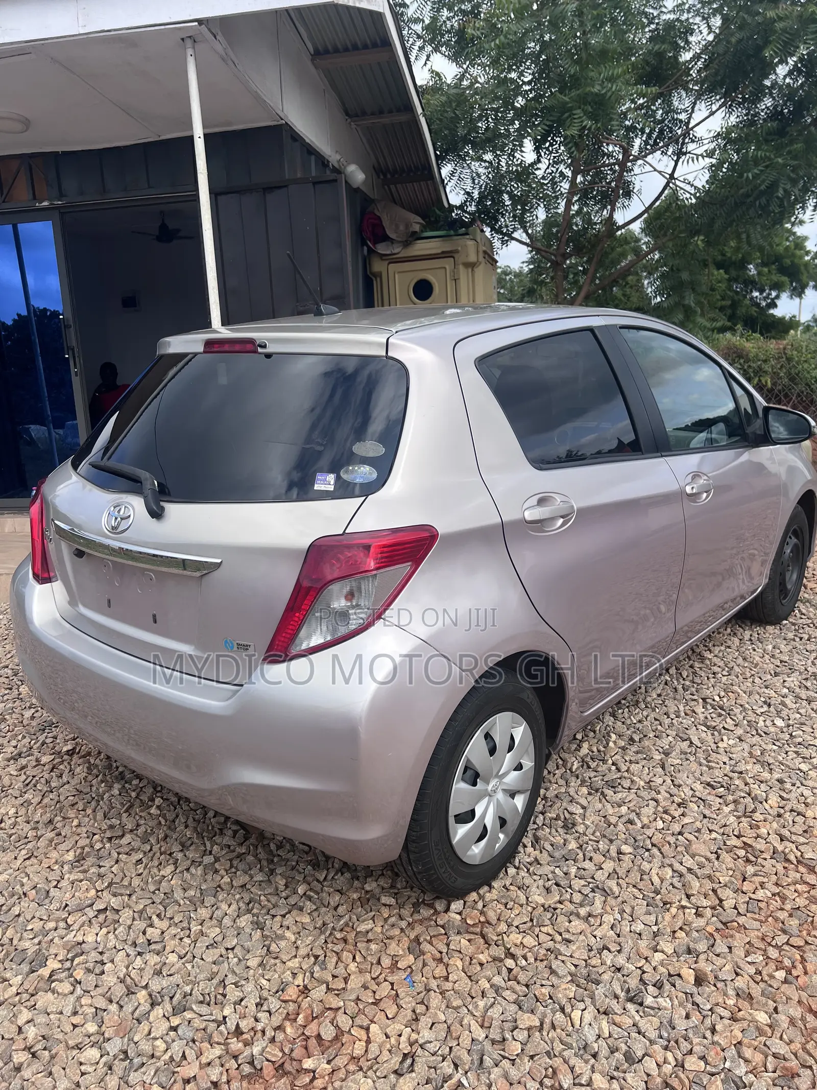 Toyota Vitz 1.3 AWD 5dr 2013 Beige