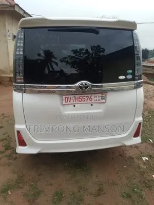 Toyota Voxy 2016 White