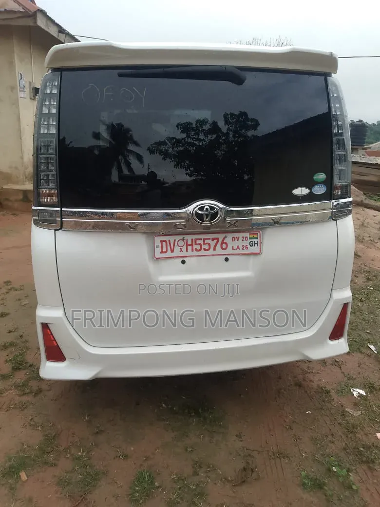 Toyota Voxy 2016 White