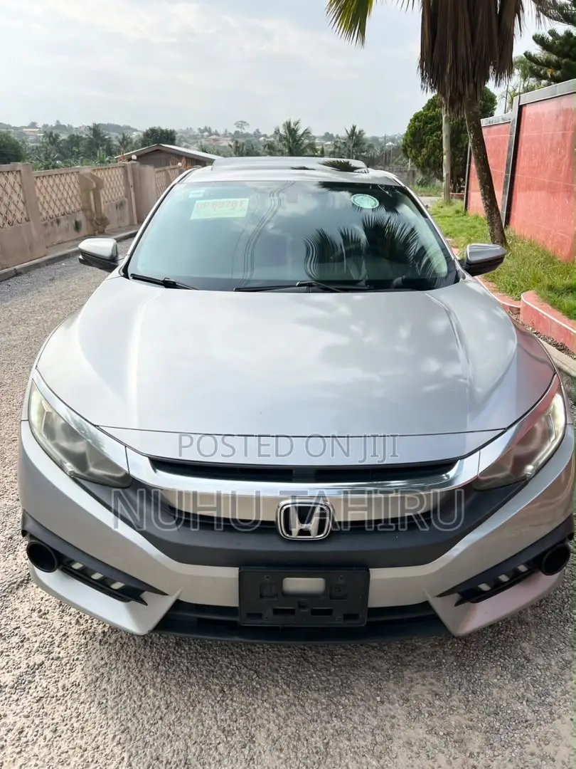 Honda Civic EX 4dr Hatchback (1.5L 4cyl) 2017 Gray