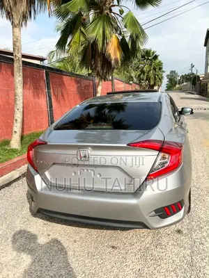 Honda Civic EX 4dr Hatchback (1.5L 4cyl) 2017 Gray