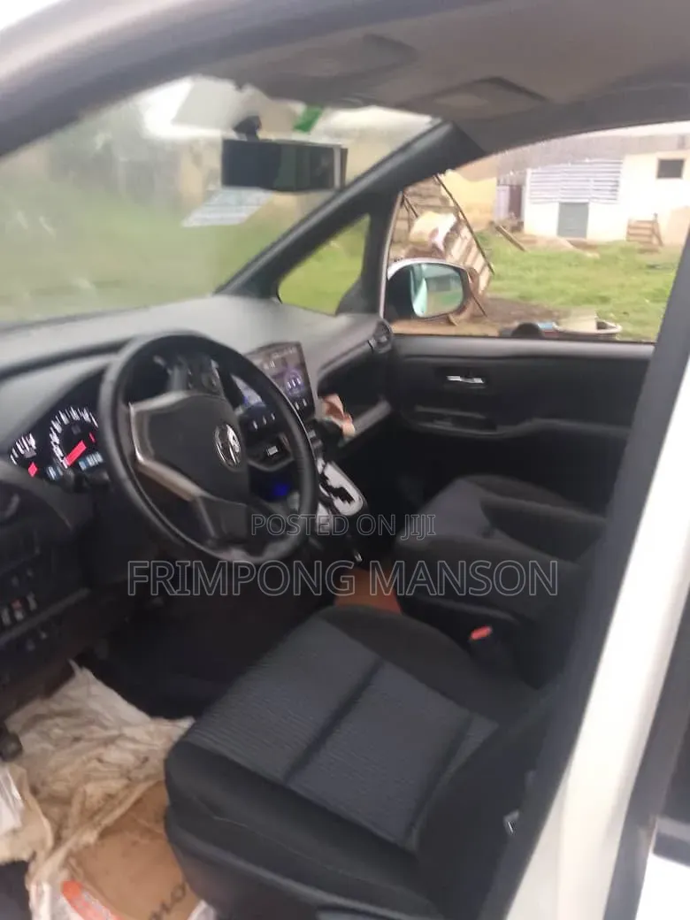 Toyota Voxy 2016 White