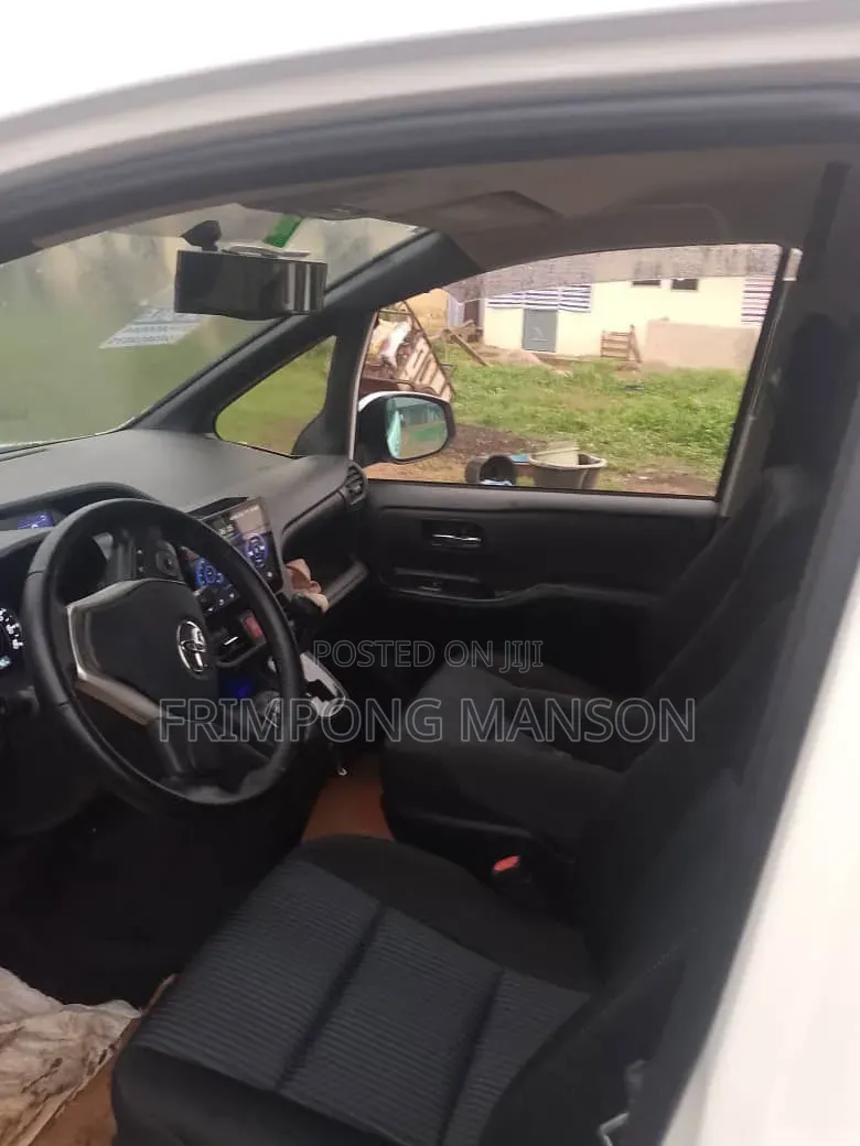 Toyota Voxy 2016 White