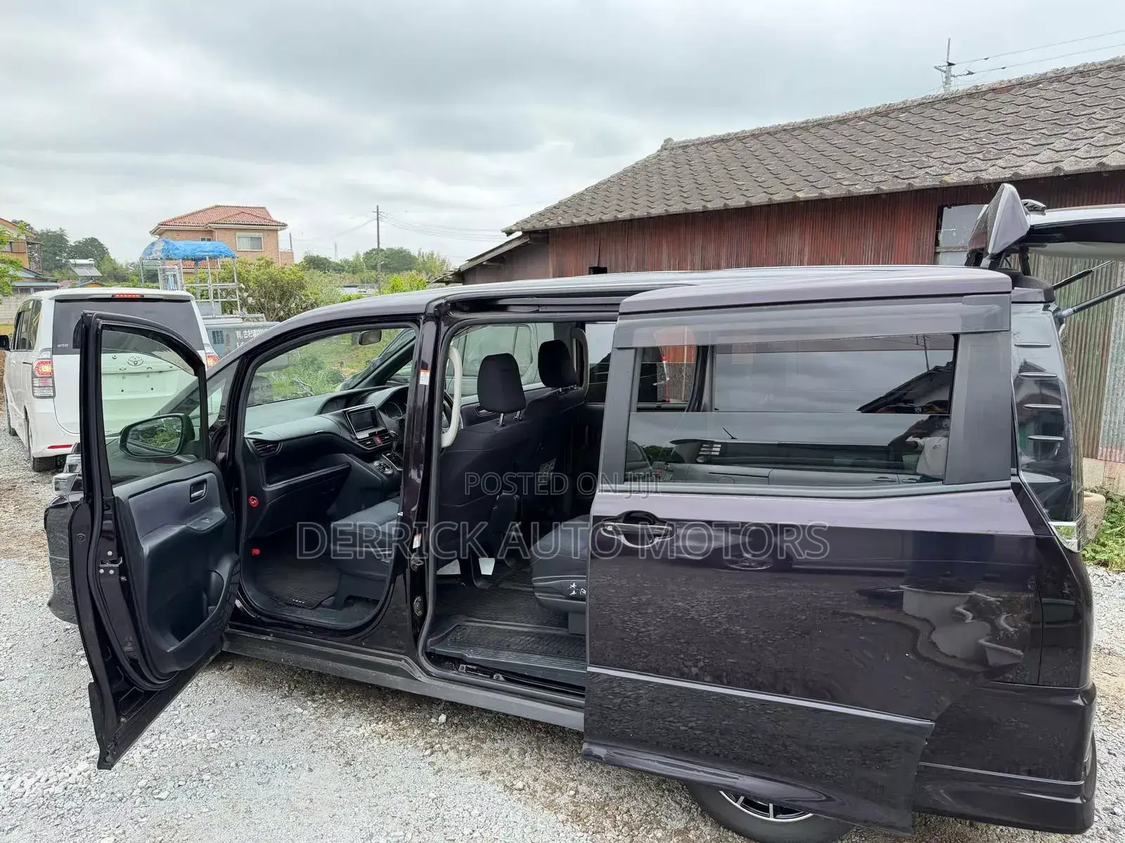 Toyota Voxy V 2WD 7-Seater 2013 Black