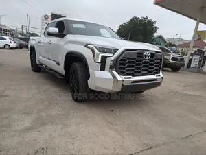 Toyota Tundra 2023 White
