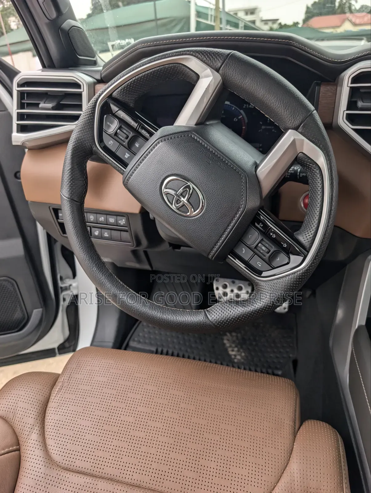 Toyota Tundra 2023 White