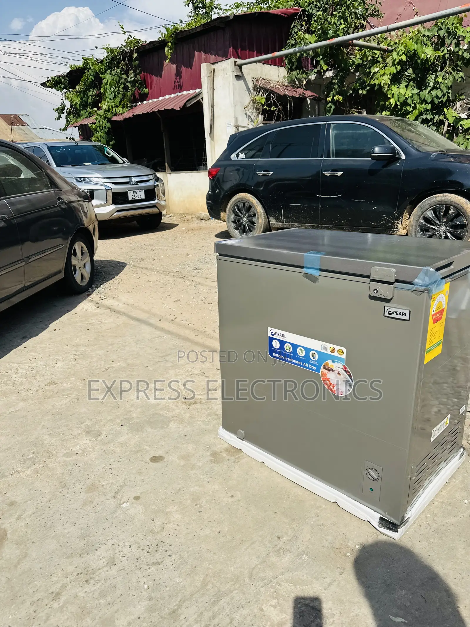 Get a New Chest Freezer Single Door 200L Pearl
