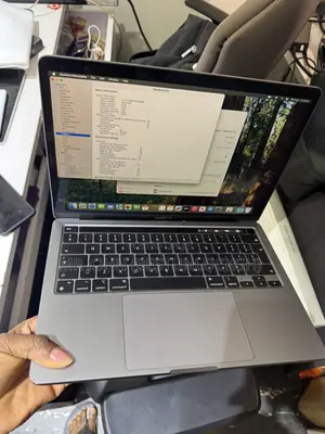 Laptop Apple MacBook Pro 2022 M2 8GB Apple M2 SSD 256GB