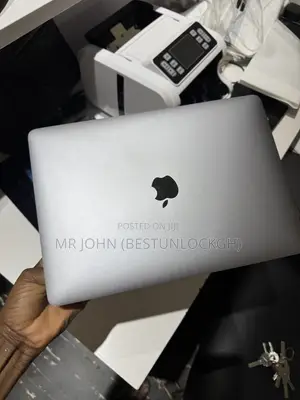 Laptop Apple MacBook Pro 2022 M2 8GB Apple M2 SSD 256GB