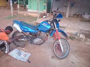 Yamaha 2002 Blue