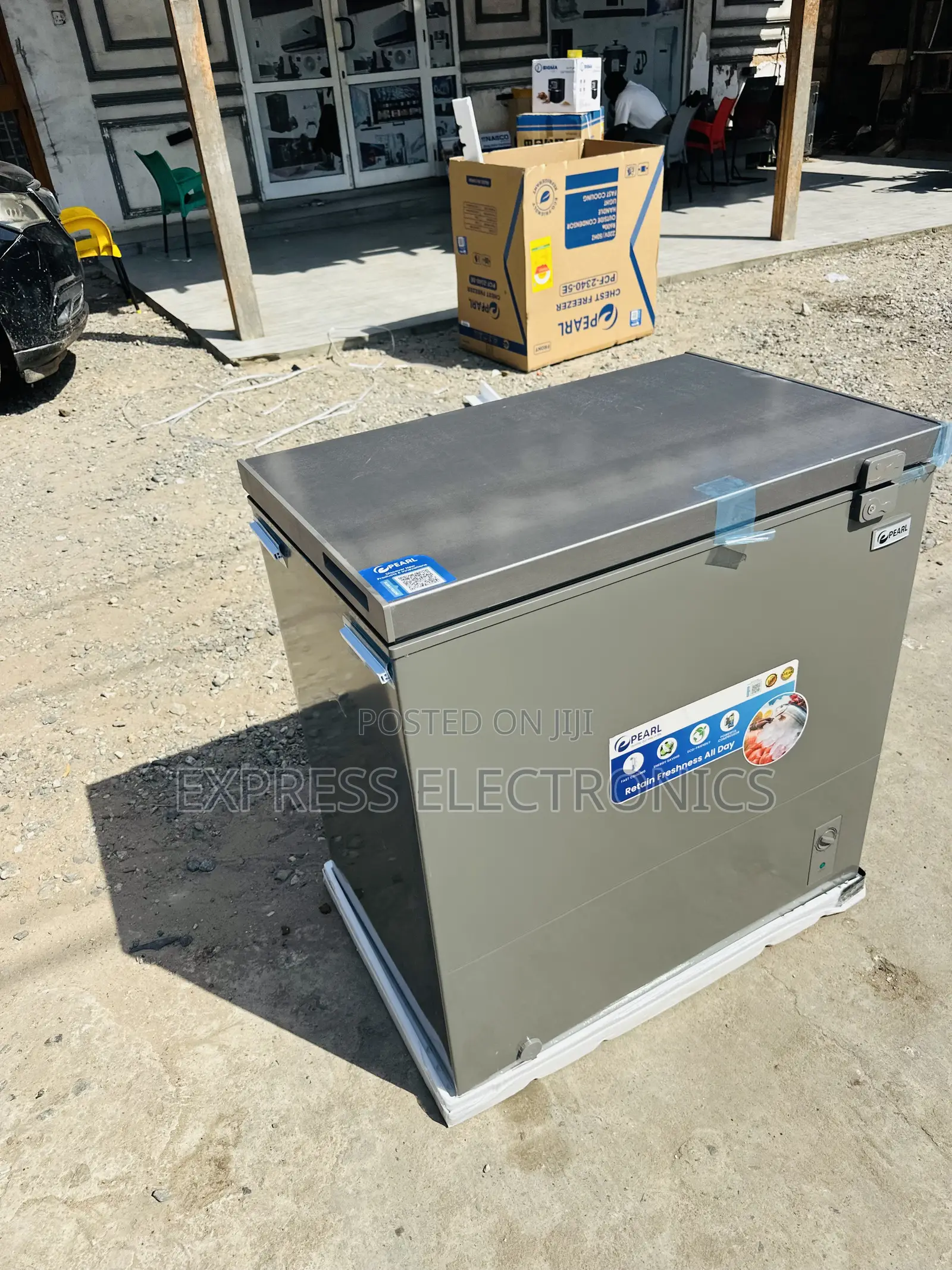 Amazing  Deals Chest Single Door Freezer Pearl PCF-6040-1A