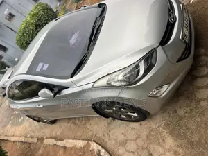 Hyundai Elantra SE Coupe FWD (1.8L 4cyl 6A) 2013 Silver