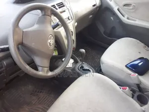 Toyota Vitz 2010 Red