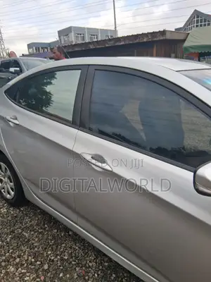 Hyundai Accent SE 2013 Silver