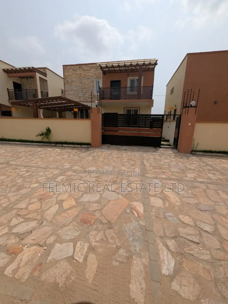 3bdrm Duplex in Felmic Real Estate, Mile 7 for rent