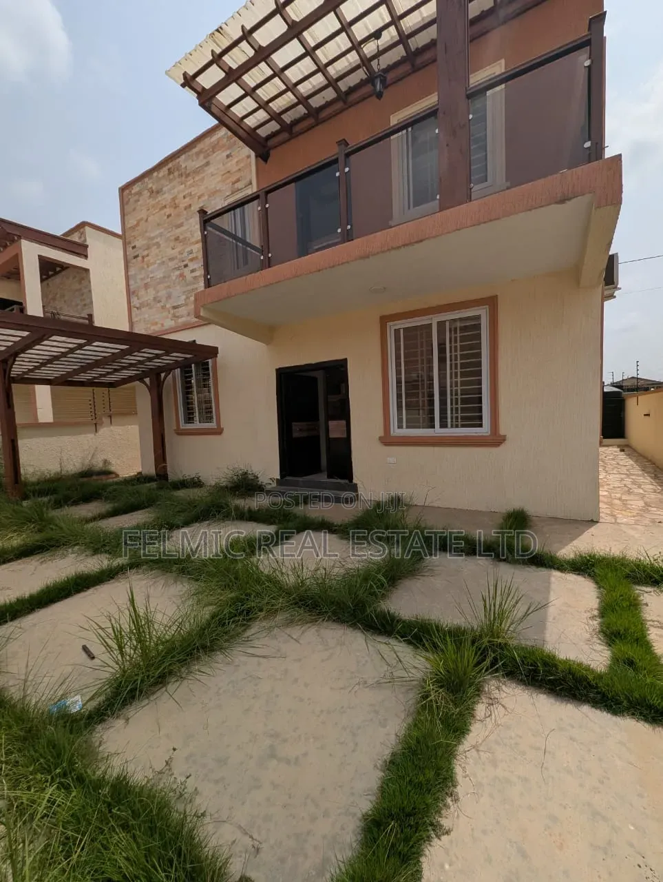 3bdrm Duplex in Felmic Real Estate, Mile 7 for rent