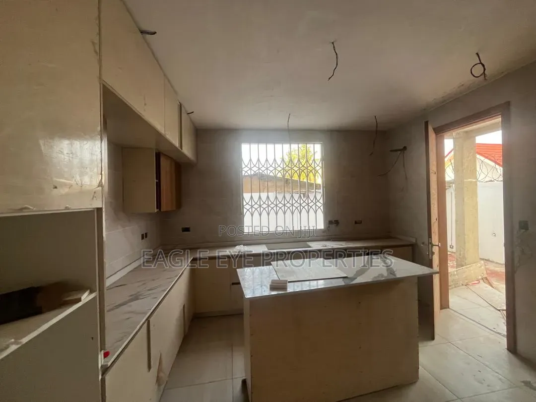 4bdrm House in Ogbojo East Legon for sale