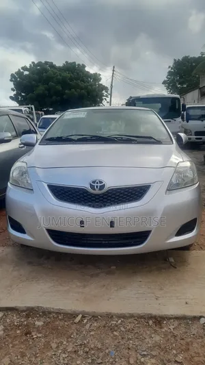 Toyota Belta 2010 Silver