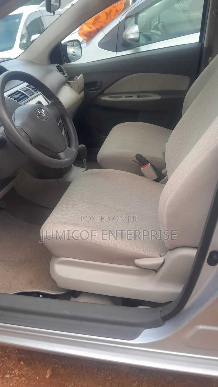 Toyota Belta 2010 Silver