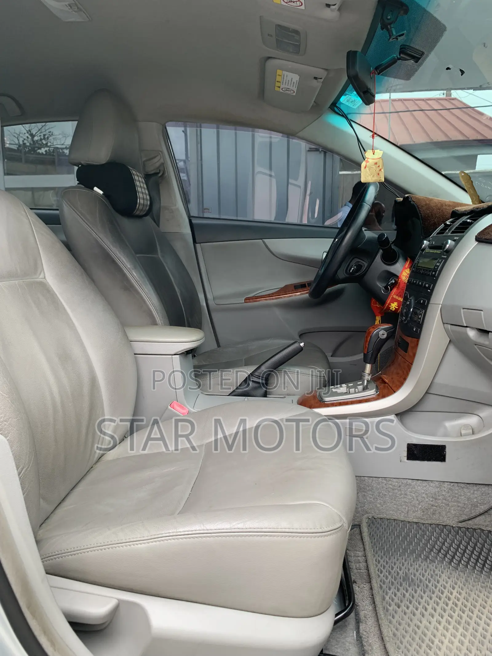 Toyota Corolla Altis 2010 Silver