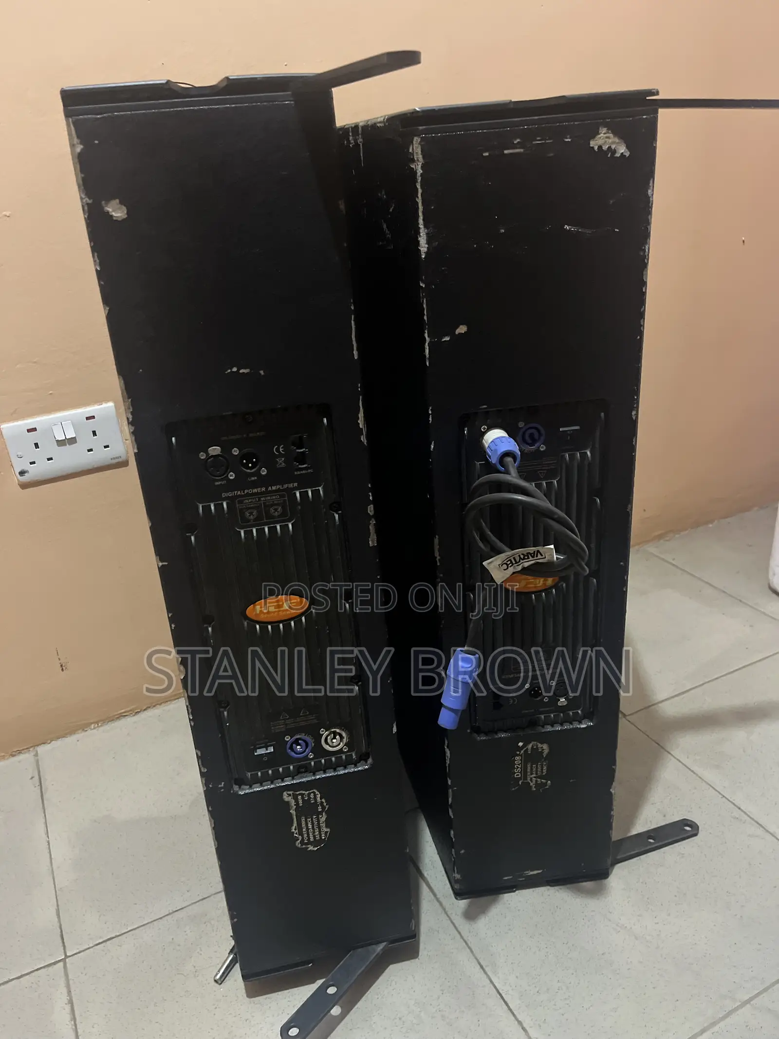 Pair of 8inch Active Line Array Speakers at Clearance Price
