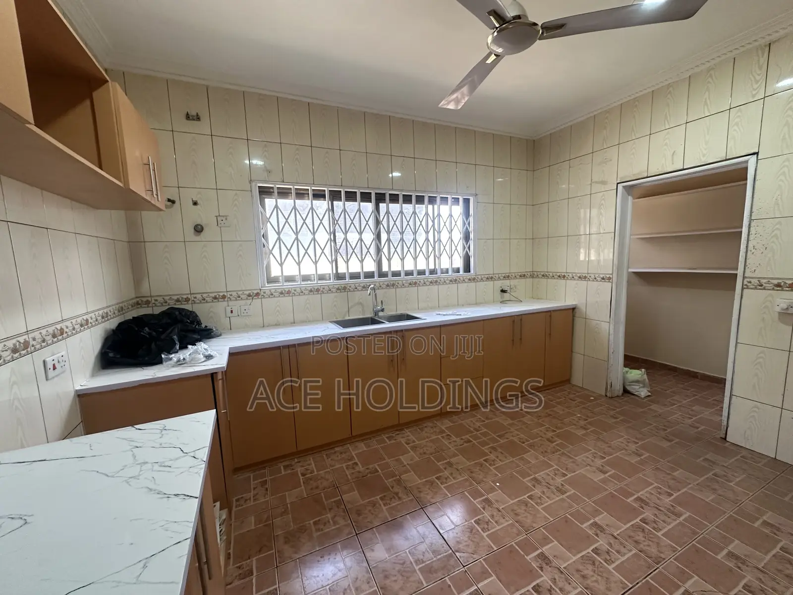 3bdrm House in School Junction for rent