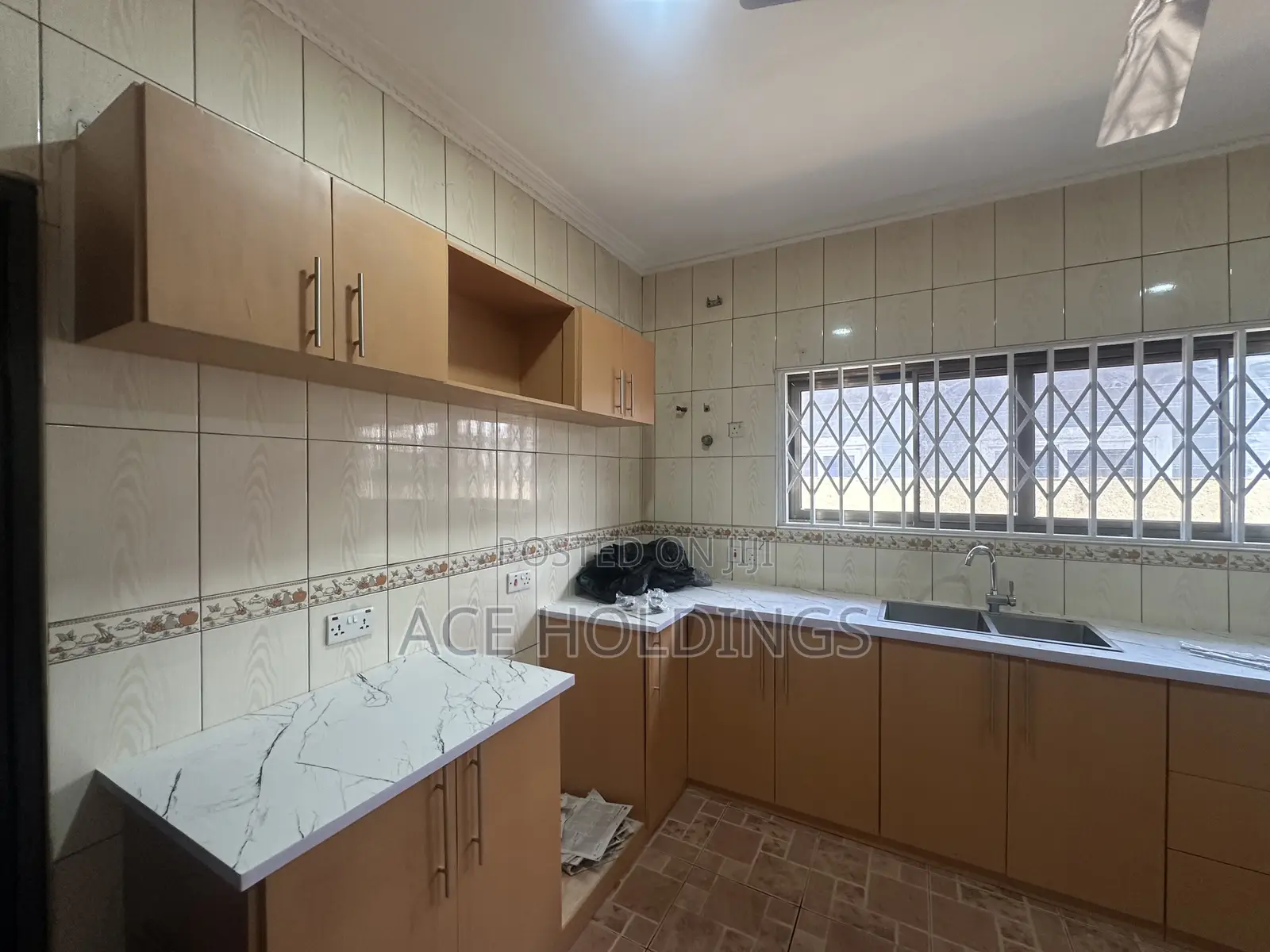 3bdrm House in School Junction for rent