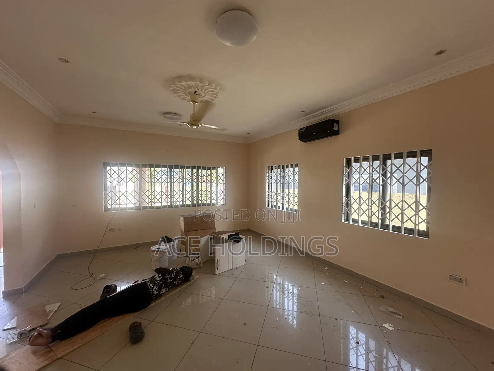 3bdrm House in School Junction for rent