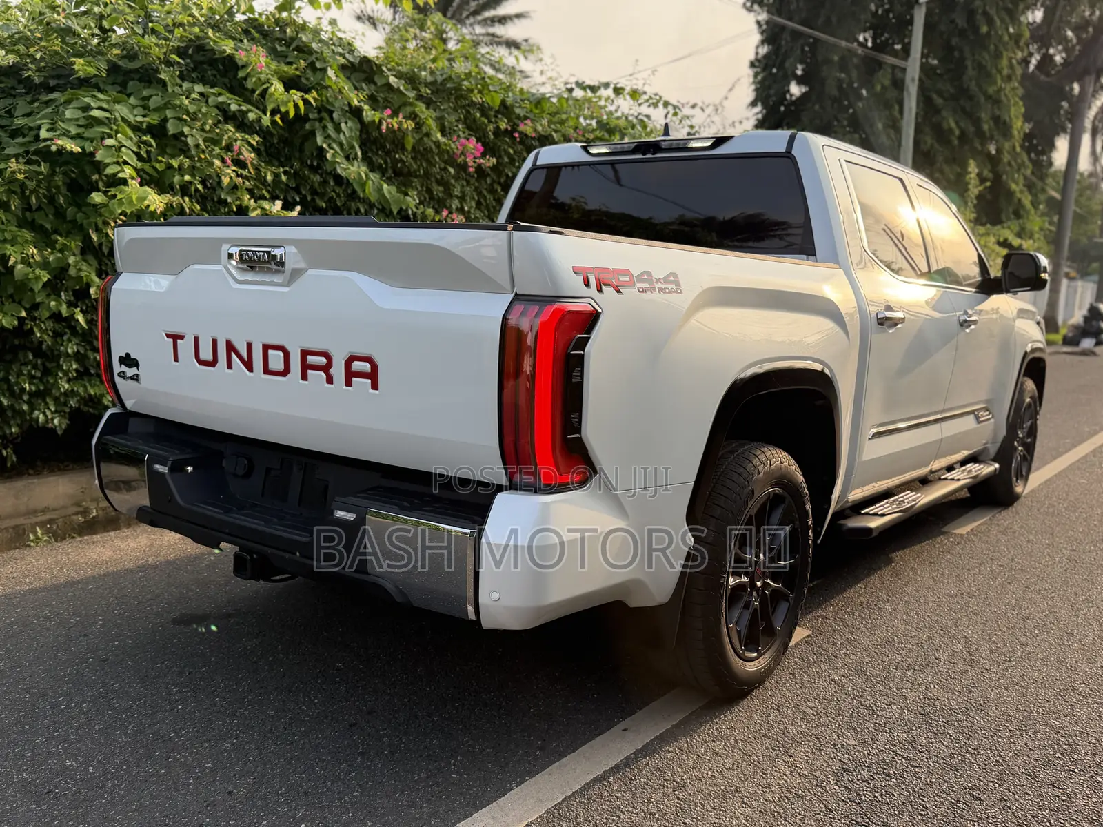 Toyota Tundra 1794 Edition CrewMax 5.5' Bed 2023 White