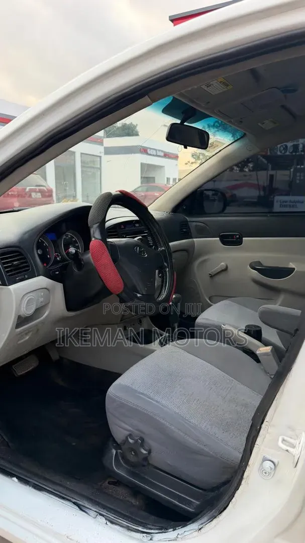 Hyundai Accent 2010 White