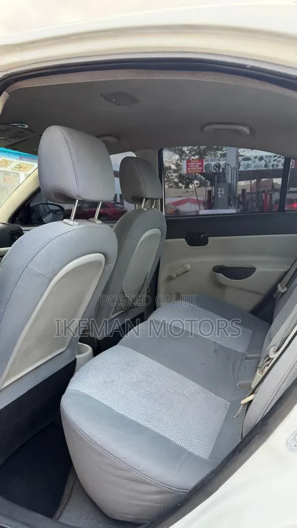 Hyundai Accent 2010 White