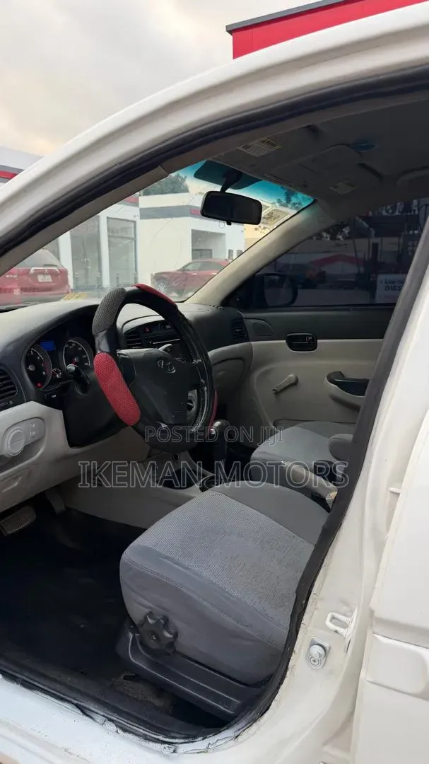 Hyundai Accent 2010 White