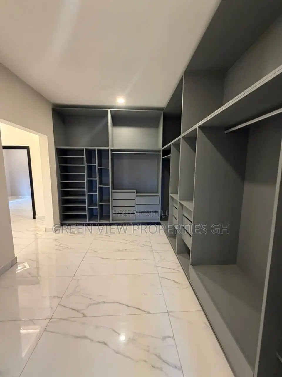4bdrm Duplex in East Legon for sale