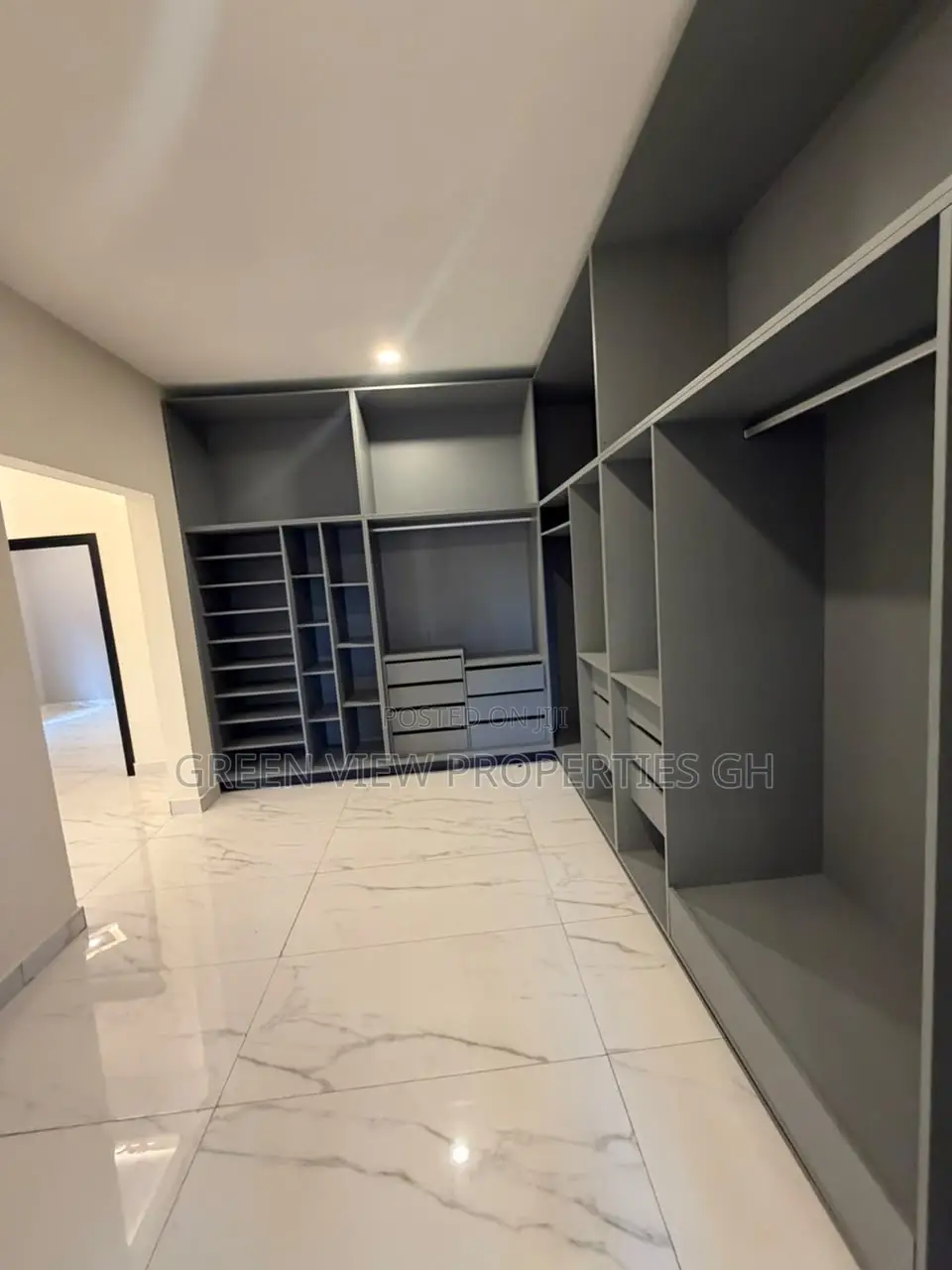 4bdrm Duplex in East Legon for sale