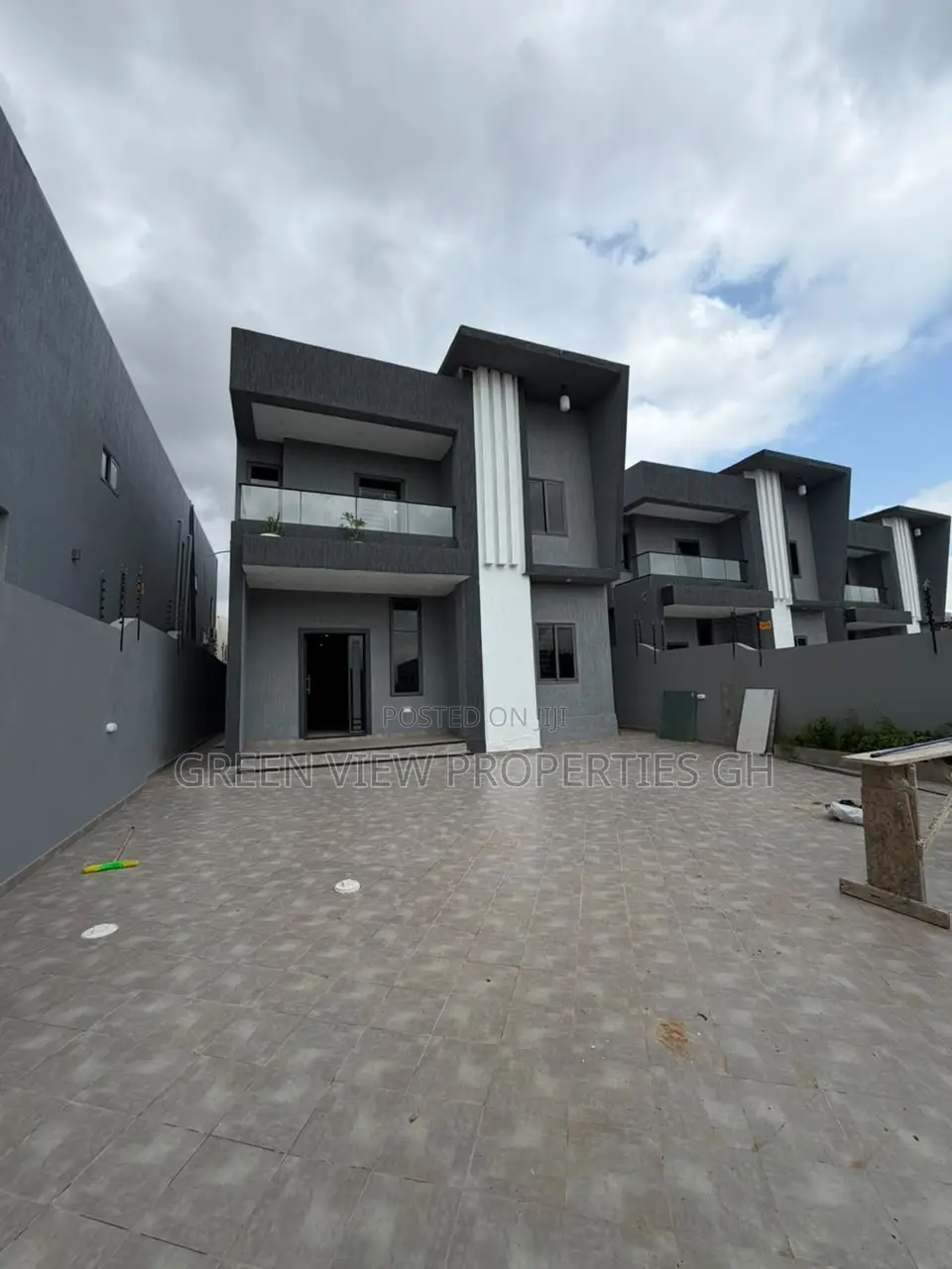 4bdrm Duplex in East Legon for sale