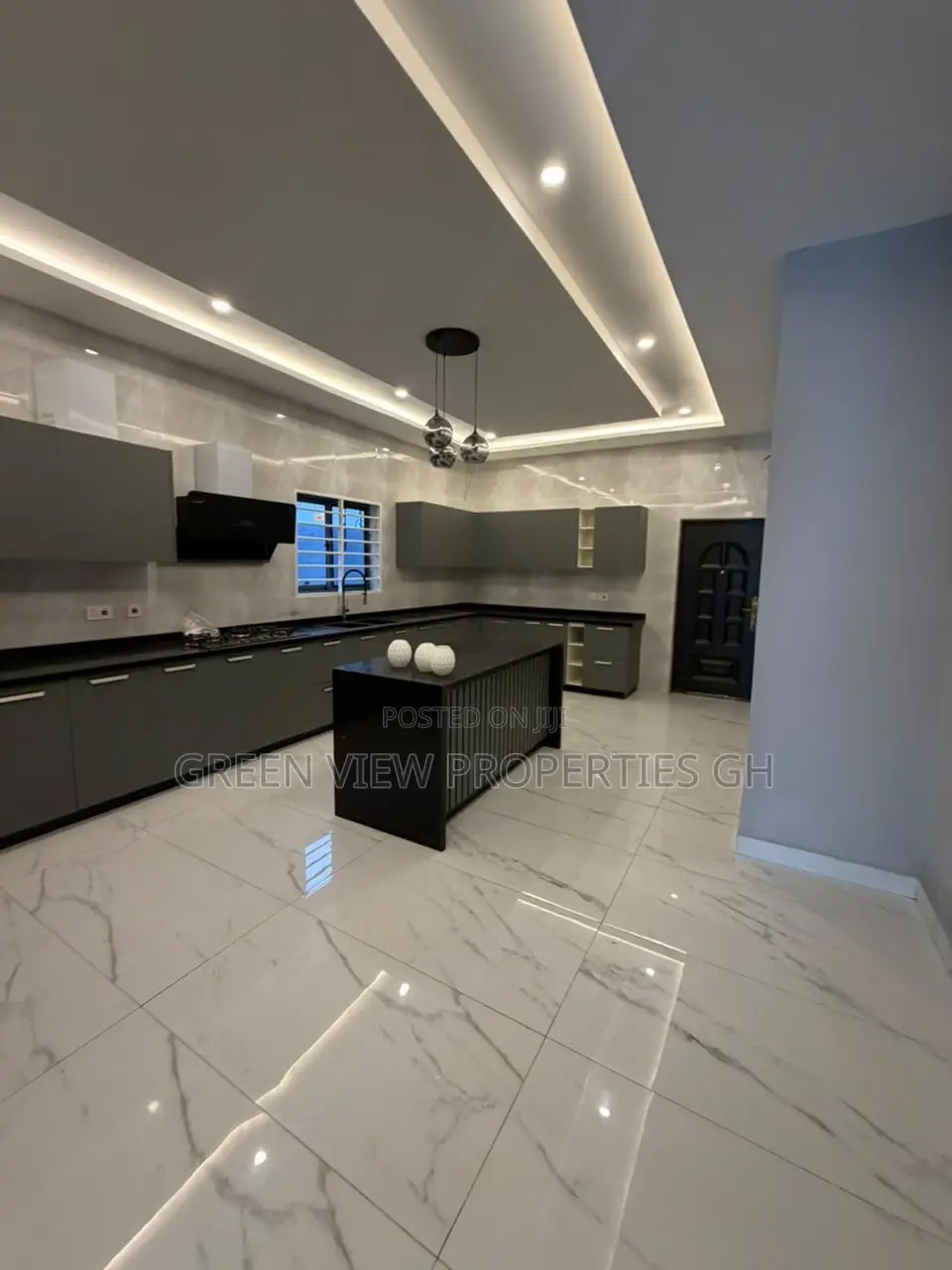 4bdrm Duplex in East Legon for sale
