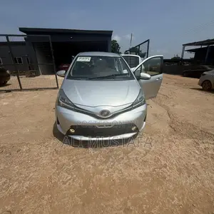 Toyota Vitz 1.3 FWD 5dr 2015 Silver