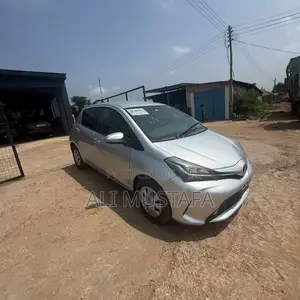 Toyota Vitz 1.3 FWD 5dr 2015 Silver