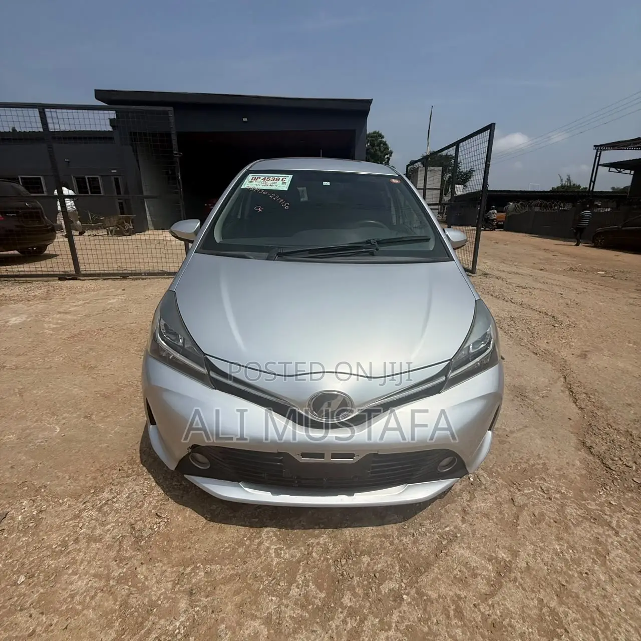 Toyota Vitz 1.3 FWD 5dr 2015 Silver