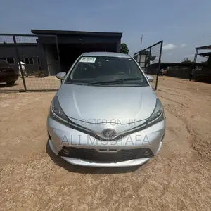Toyota Vitz 1.3 FWD 5dr 2015 Silver