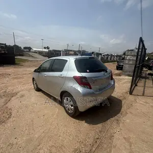 Toyota Vitz 1.3 FWD 5dr 2015 Silver