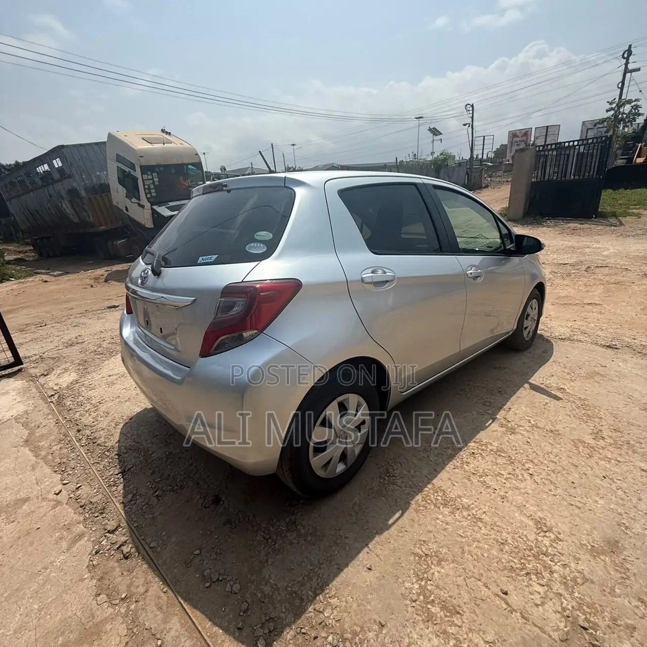 Toyota Vitz 1.3 FWD 5dr 2015 Silver
