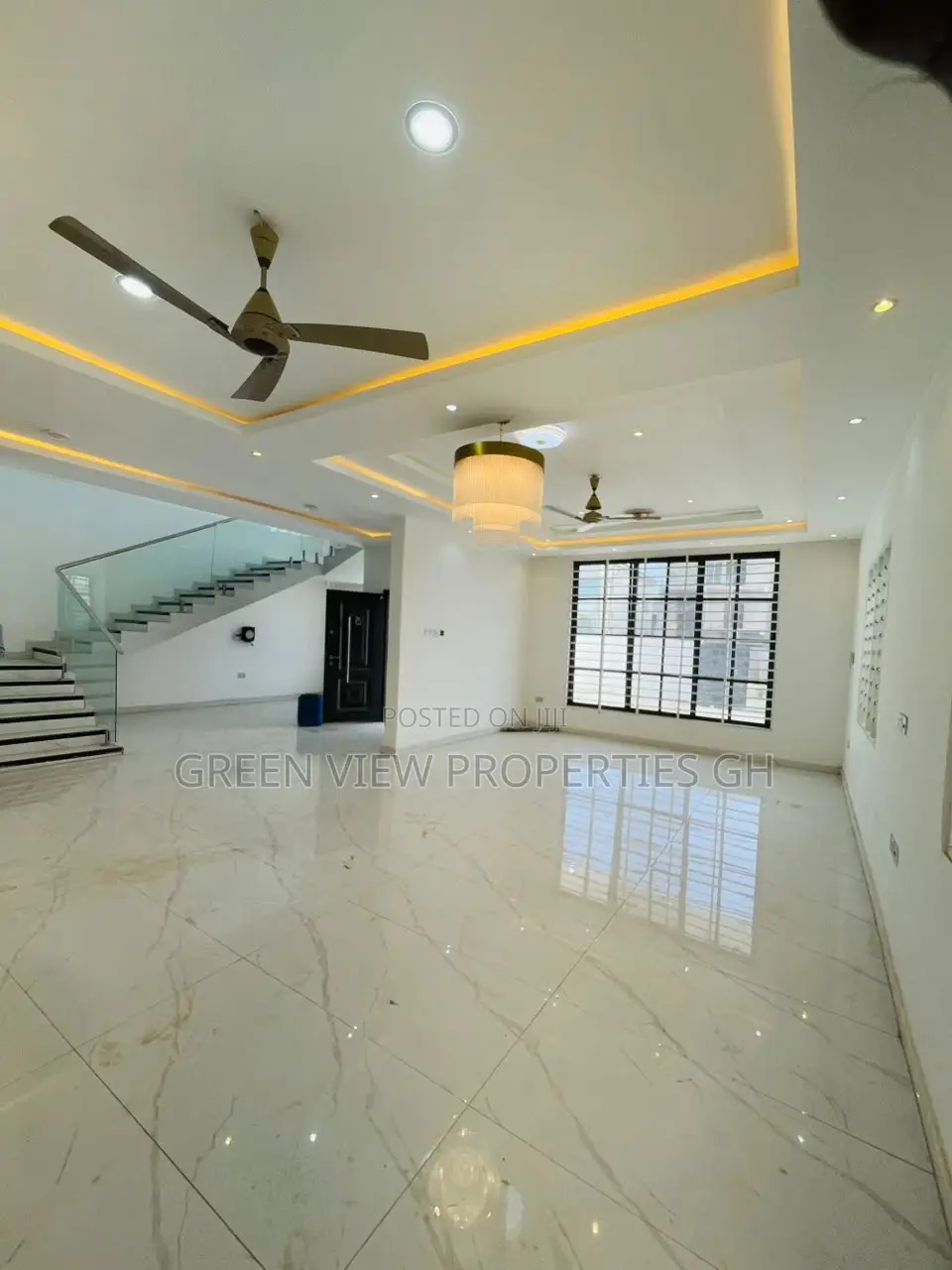 4bdrm Duplex in East Legon for sale