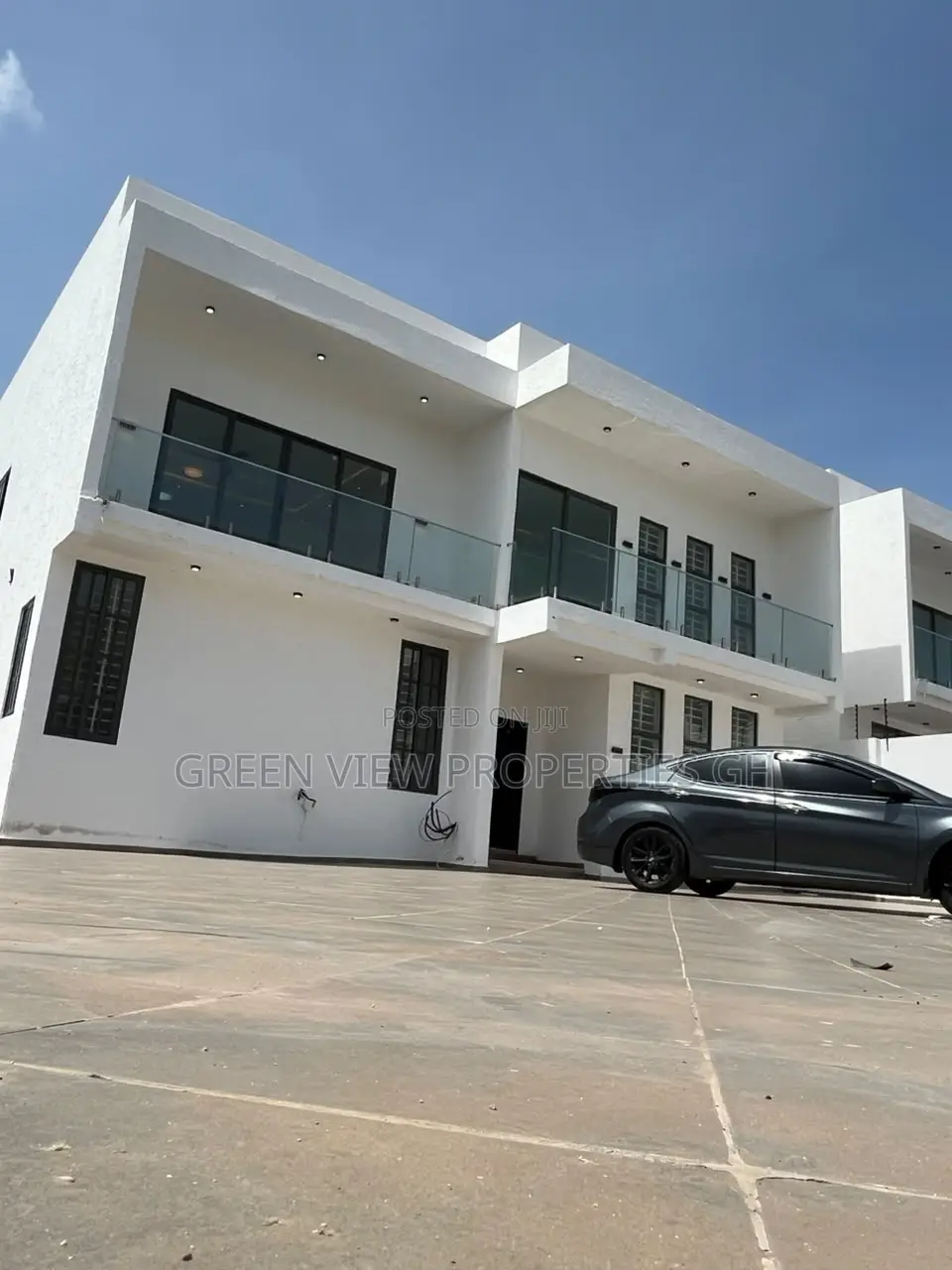 4bdrm Duplex in East Legon for sale