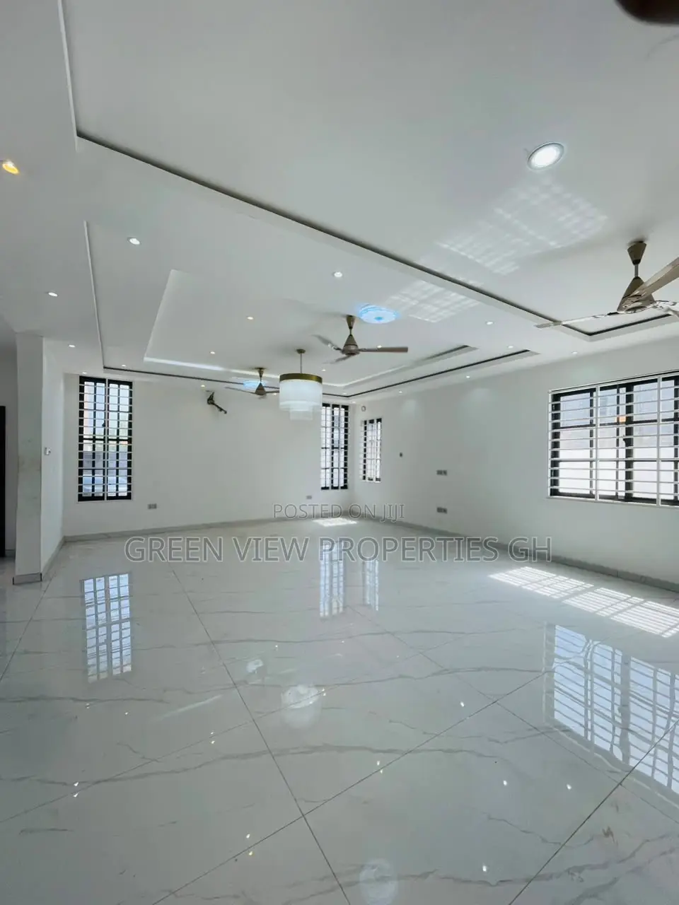 4bdrm Duplex in East Legon for sale