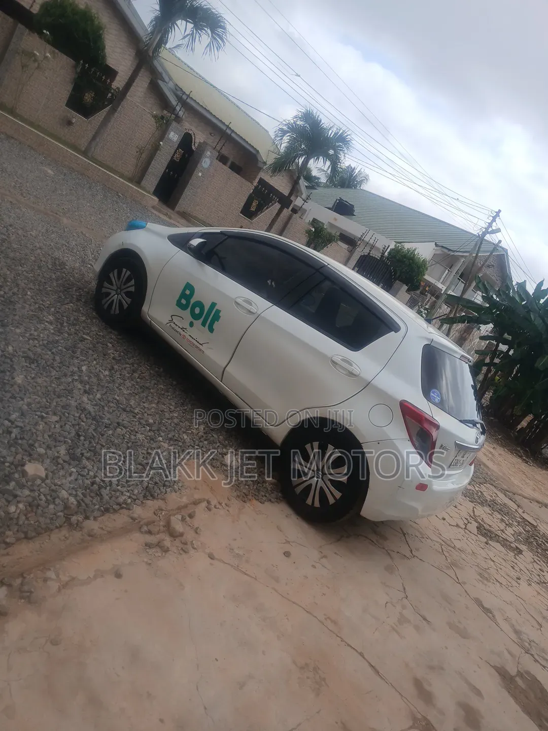 Toyota Vitz 2013 White