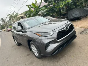 Toyota Highlander 2022 Gray