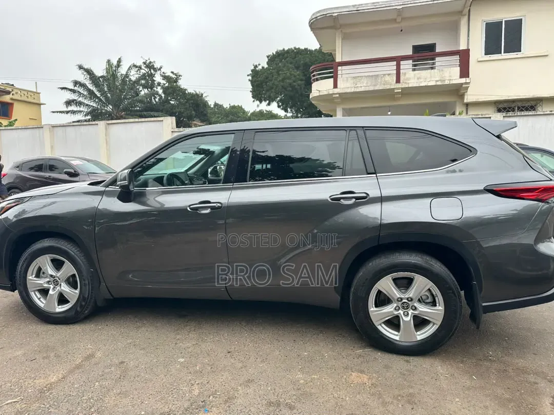 Toyota Highlander 2022 Gray