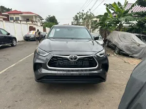 Toyota Highlander 2022 Gray